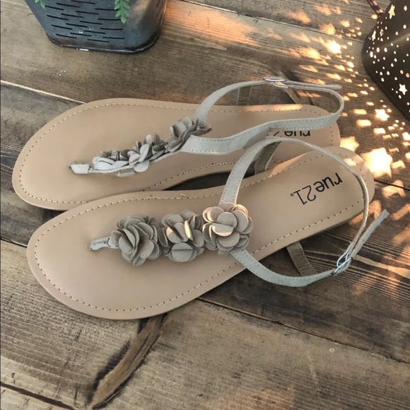 Size 9 Rue21 sandals - Picture 2 of 4